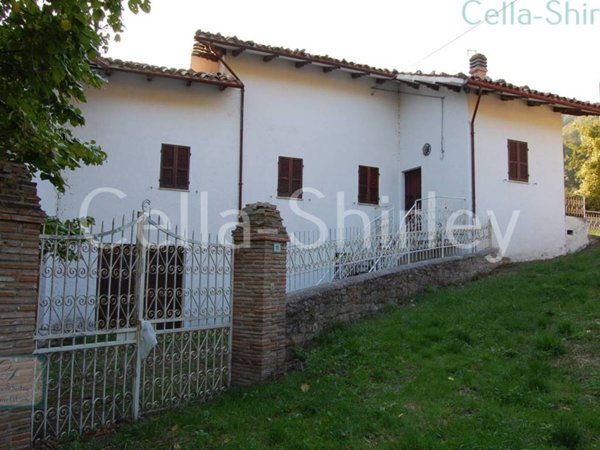 casa indipendente in vendita a Fiastra in zona Trebbio