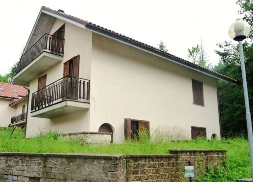 casa indipendente in vendita a Fiastra in zona Trebbio