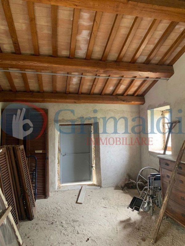 casa indipendente in vendita a Fiastra in zona Trebbio