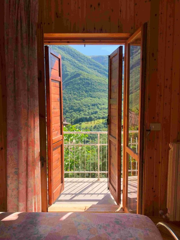 appartamento in vendita a Fiastra in zona Campicino