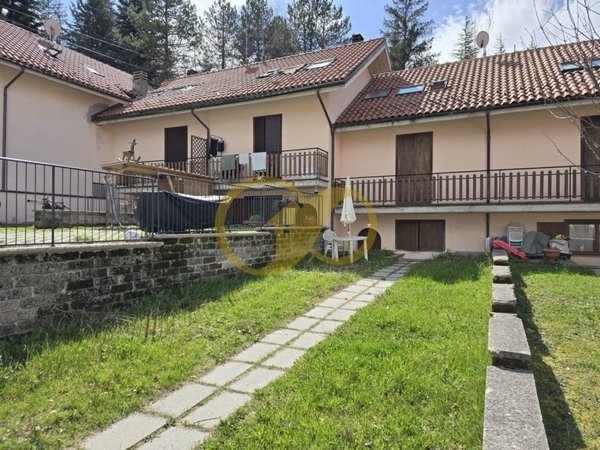 casa indipendente in vendita a Fiastra