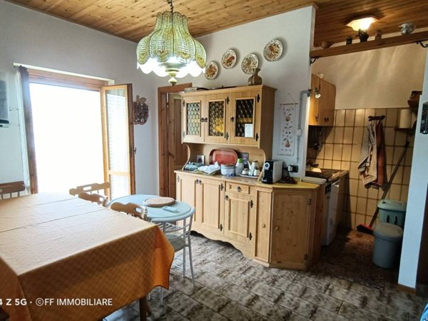 appartamento in vendita a Fiastra in zona San Lorenzo al Lago