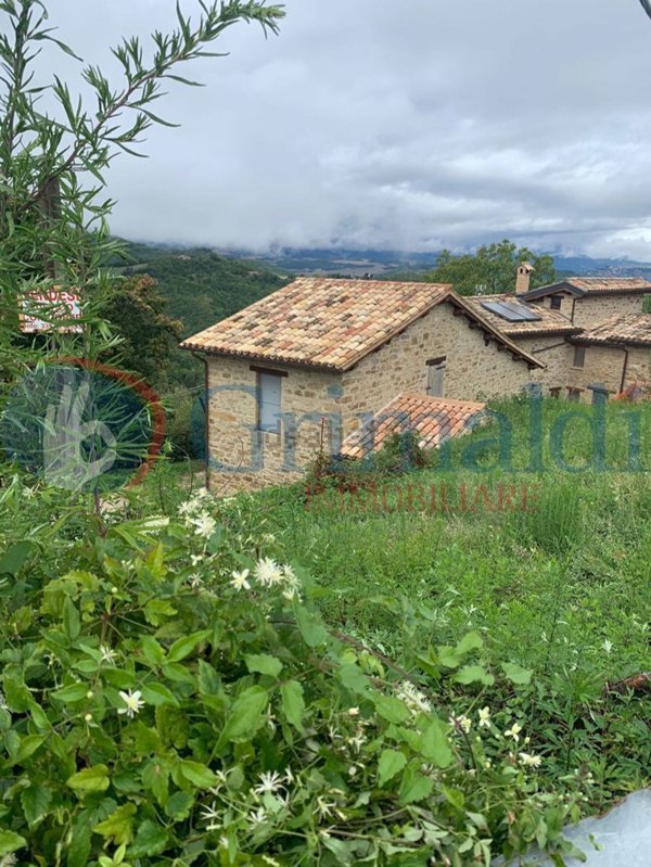 casa indipendente in vendita a Fiastra in zona Trebbio
