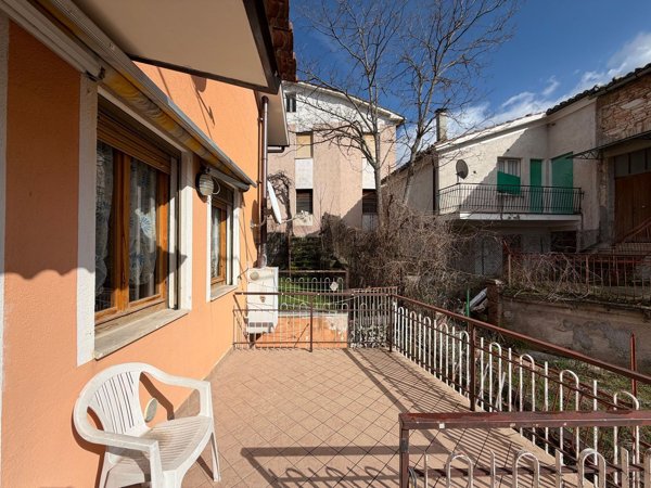 appartamento in vendita a Fiastra in zona Vescia