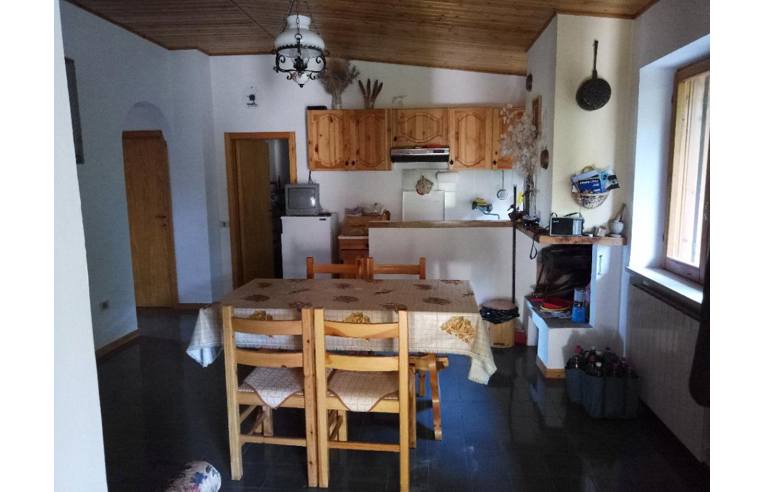 appartamento in vendita a Fiastra in zona Acquacanina