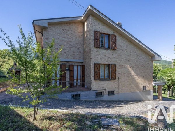 casa indipendente in vendita a Fiastra in zona San Lorenzo al Lago