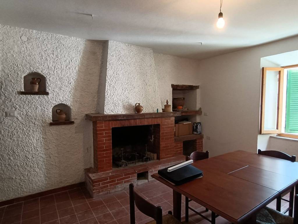 casa indipendente in vendita a Fiuminata in zona Fonte di Brescia