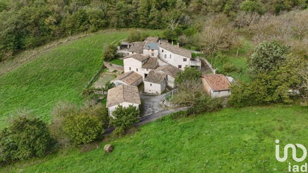 casale in vendita a Fiuminata in zona Orpiano
