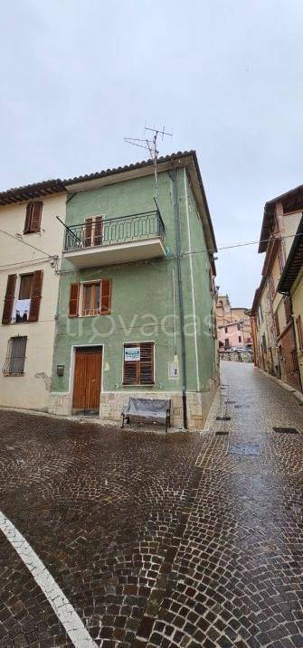 casa indipendente in vendita a Fiuminata