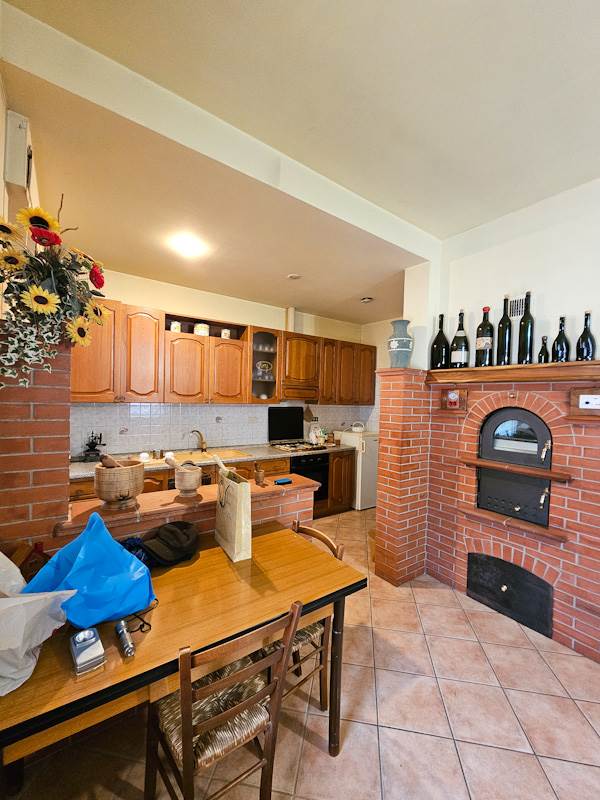 casa indipendente in vendita a Fiuminata in zona Pontile