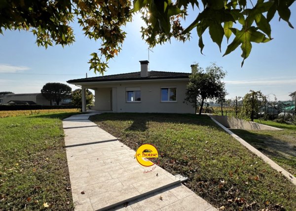 casa indipendente in vendita a Fiuminata in zona Castello