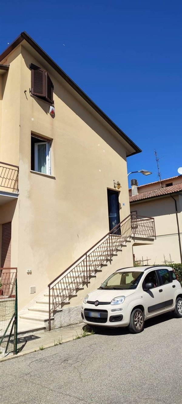 appartamento in vendita a Fiuminata in zona Castello