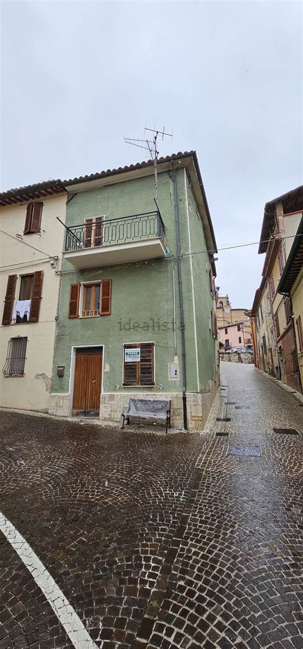 casa semindipendente in vendita a Fiuminata