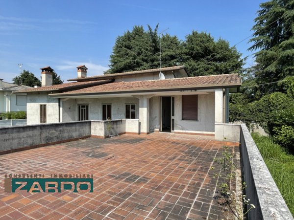 casa indipendente in vendita a Fiuminata in zona Castello