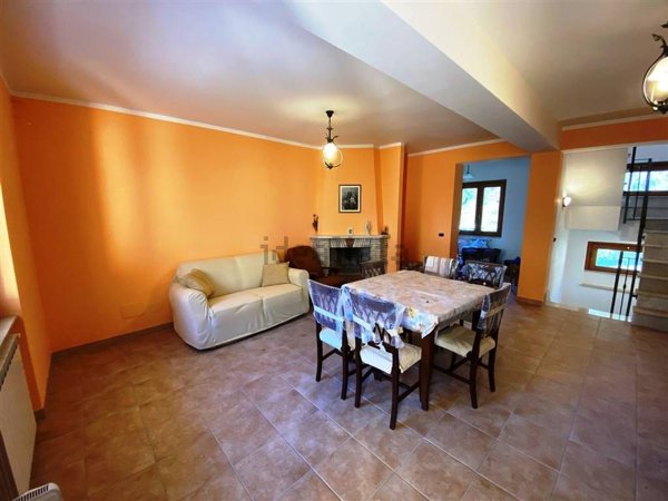 appartamento in vendita a Fiuminata in zona Laverino