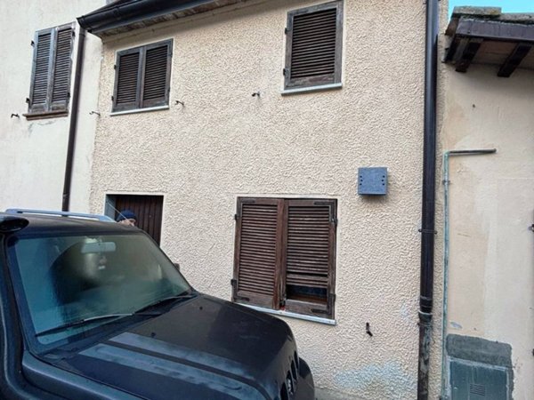 casa indipendente in vendita a Fiuminata in zona San Cassiano