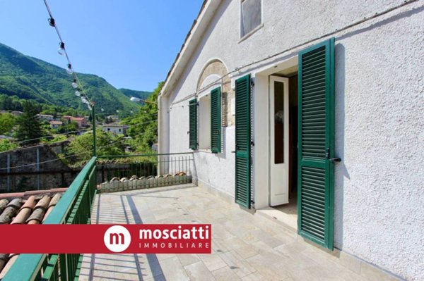 casa indipendente in vendita a Fiuminata