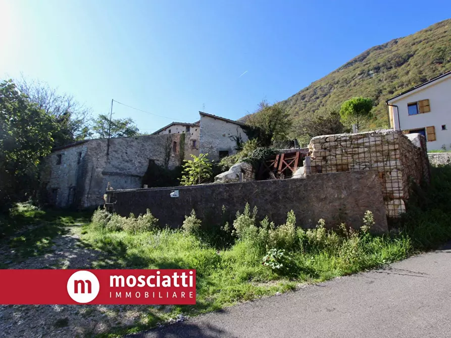 casa indipendente in vendita a Fiuminata