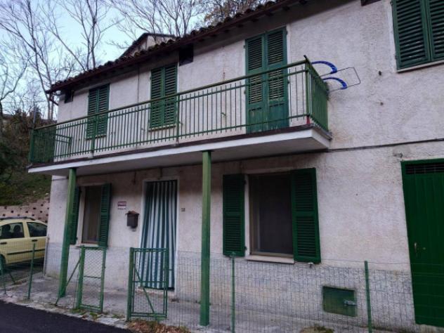 appartamento in vendita a Fiuminata in zona Laverino