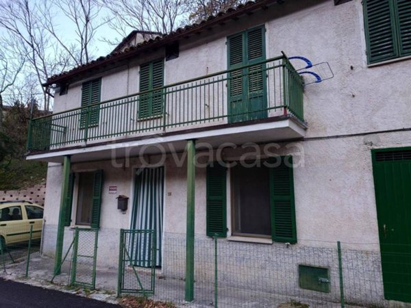 appartamento in vendita a Fiuminata in zona Laverino