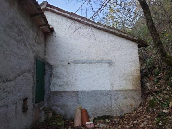 appartamento in vendita a Fiuminata in zona Laverino