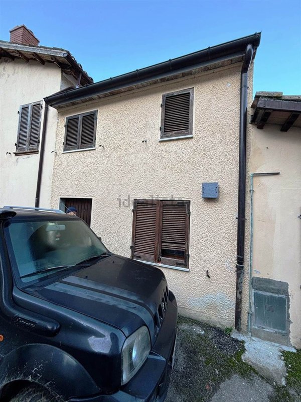 casa indipendente in vendita a Fiuminata in zona San Cassiano