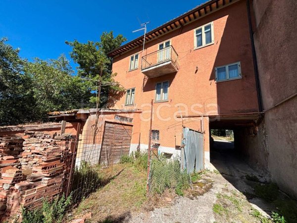 casa indipendente in vendita a Fiuminata in zona Casenove