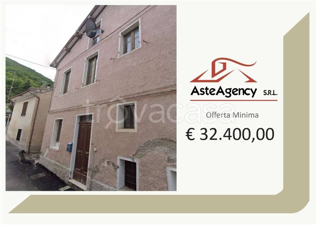appartamento in vendita a Fiuminata in zona Valcora