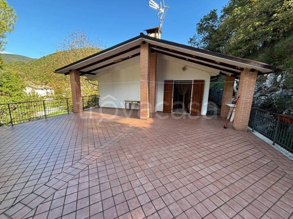 appartamento in vendita a Fiuminata in zona Castello