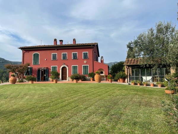 casa indipendente in vendita a Fiuminata in zona Castello