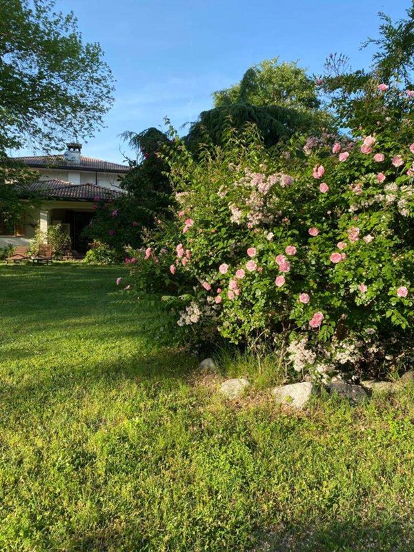 casa indipendente in vendita a Fiuminata in zona Castello