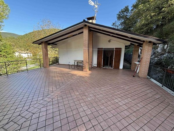 appartamento in vendita a Fiuminata in zona Castello