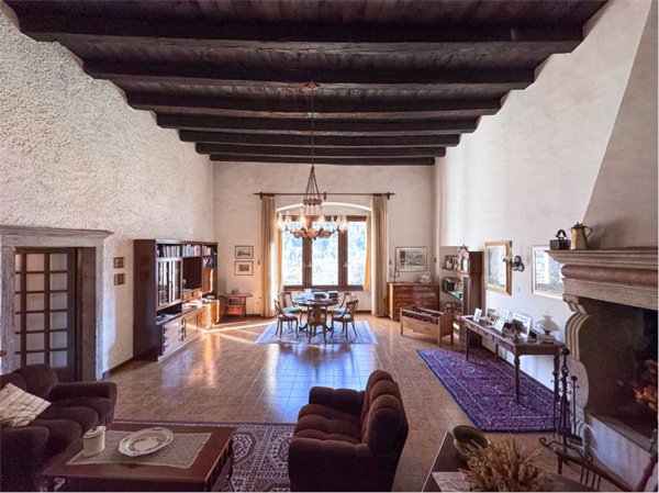 appartamento in vendita a Fiuminata in zona Castello