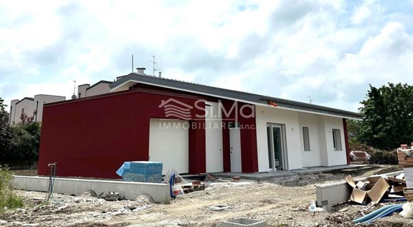 casa indipendente in vendita a Fiuminata in zona Castello