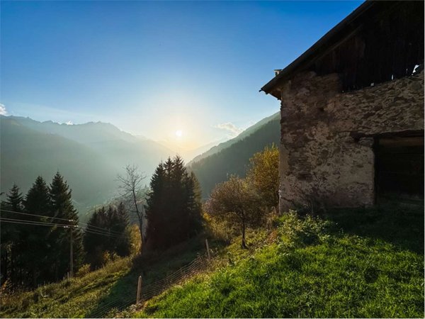 casa indipendente in vendita a Fiuminata in zona Castello