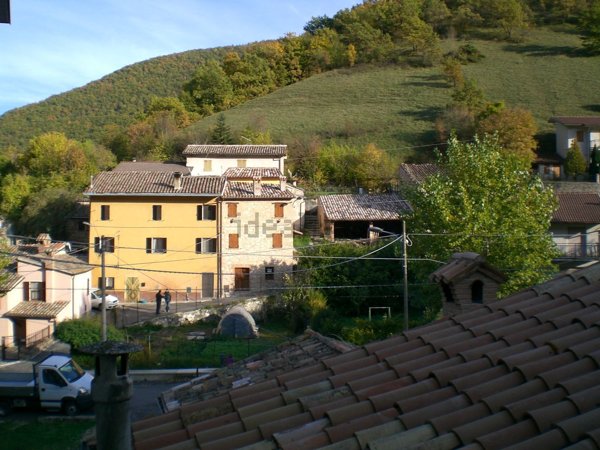 casale in vendita a Fiuminata