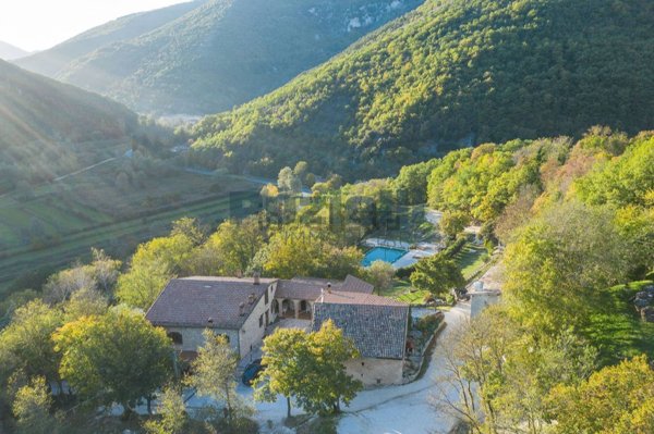 casa indipendente in vendita a Fiuminata