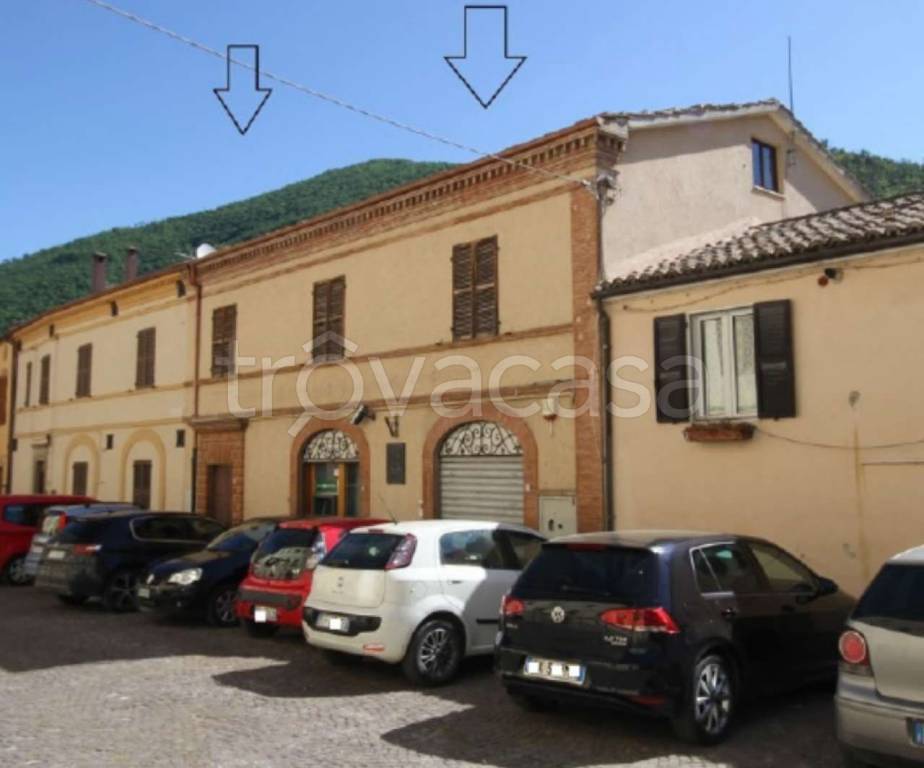 negozio in vendita a Fiuminata