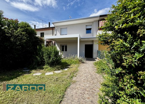 casa indipendente in vendita a Fiuminata in zona Castello