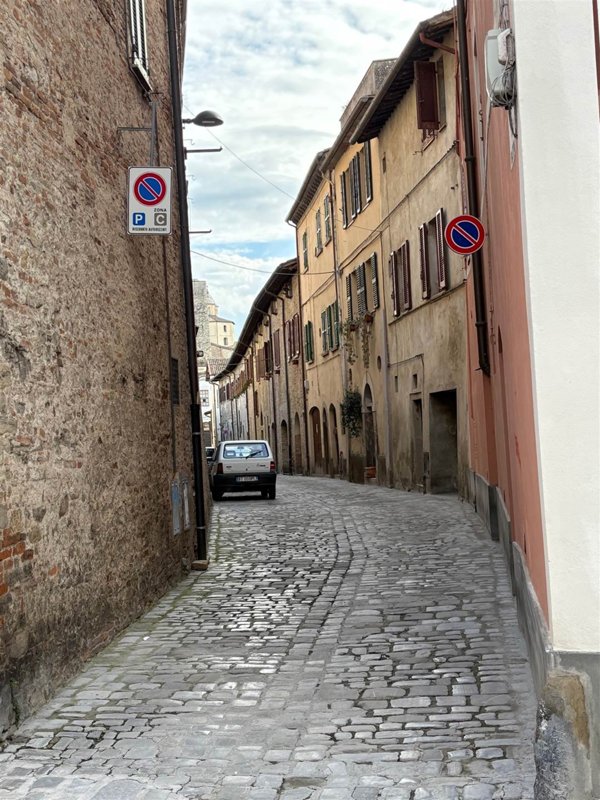 appartamento in vendita a Fiuminata in zona Castello