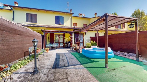 casa indipendente in vendita a Fiuminata in zona Castello