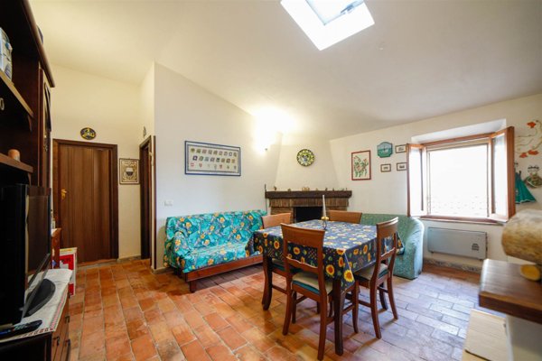 appartamento in vendita a Fiuminata in zona Castello