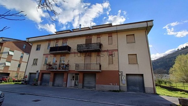 appartamento in vendita a Fiuminata in zona Massa