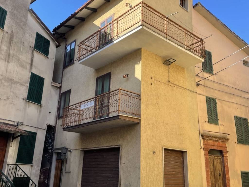 casa indipendente in vendita a Fiuminata in zona Massa