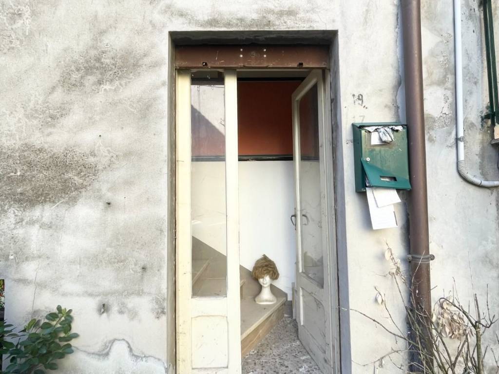 appartamento in vendita a Fiuminata in zona Massa