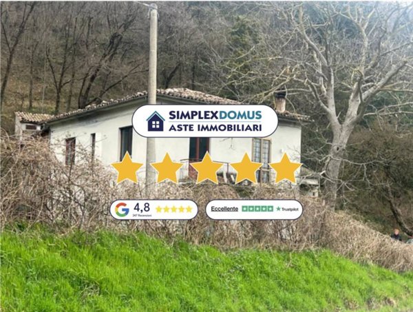 casa indipendente in vendita a Fiuminata in zona Vallibbia