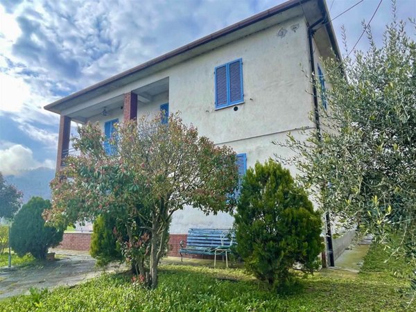 casa indipendente in vendita a Fiuminata in zona Castello