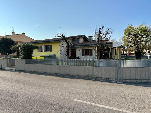 casa indipendente in vendita a Fiuminata in zona Castello