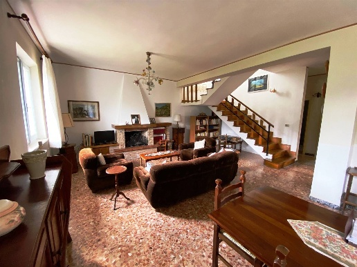 casa indipendente in vendita a Fiuminata in zona Pontile