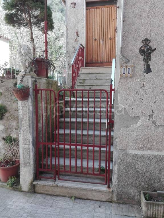 casa indipendente in vendita a Fiuminata